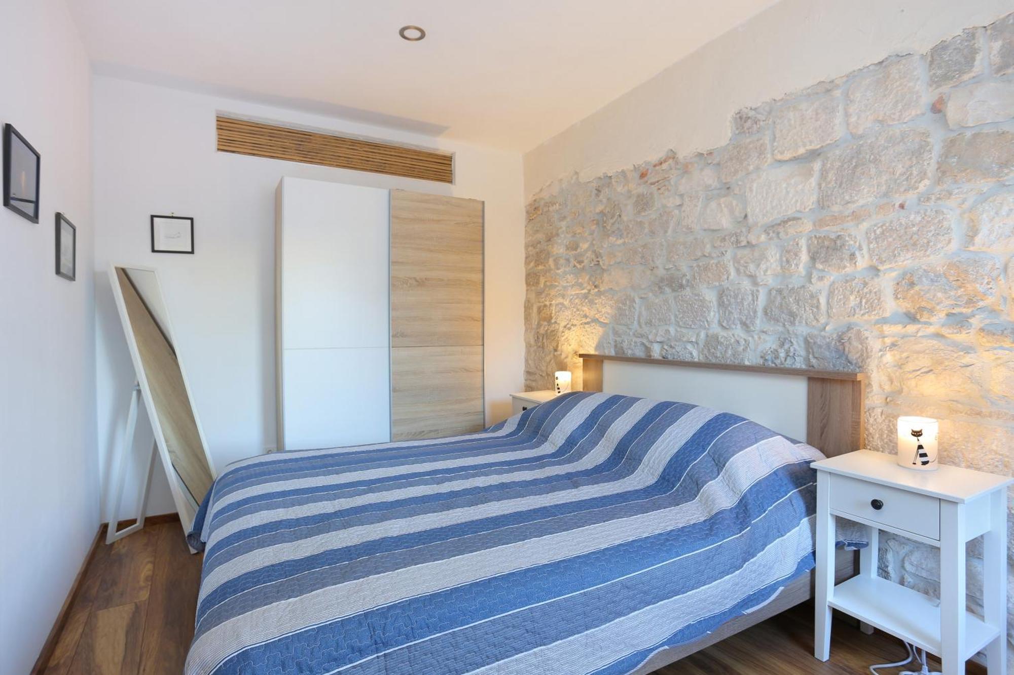 Apartments With A Parking Space Omis - 19051 Exterior photo